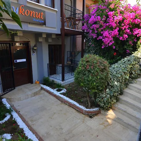 Royalis Boutique Hotell 3*