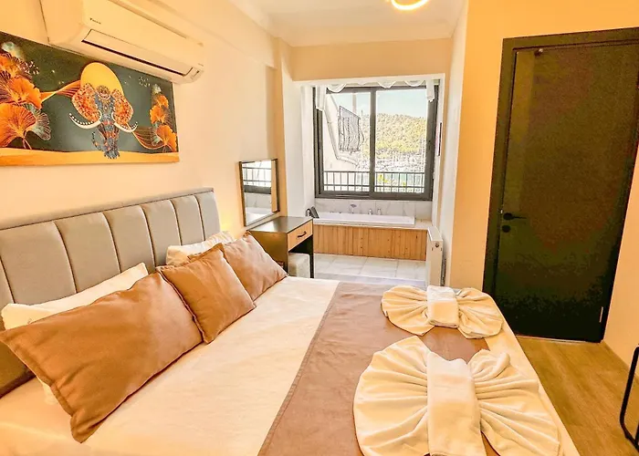Royalis Boutique Hotell 3*