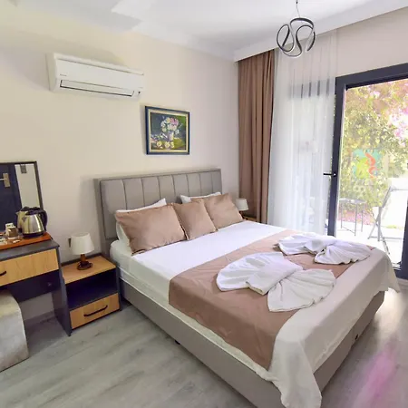 Отель Royalis Boutique 3*