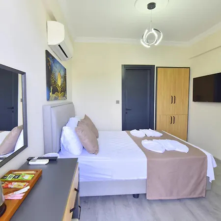 Royalis Boutique Hotel 3*
