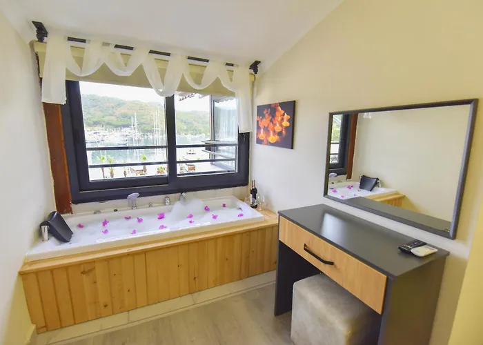 Royalis Boutique 3*